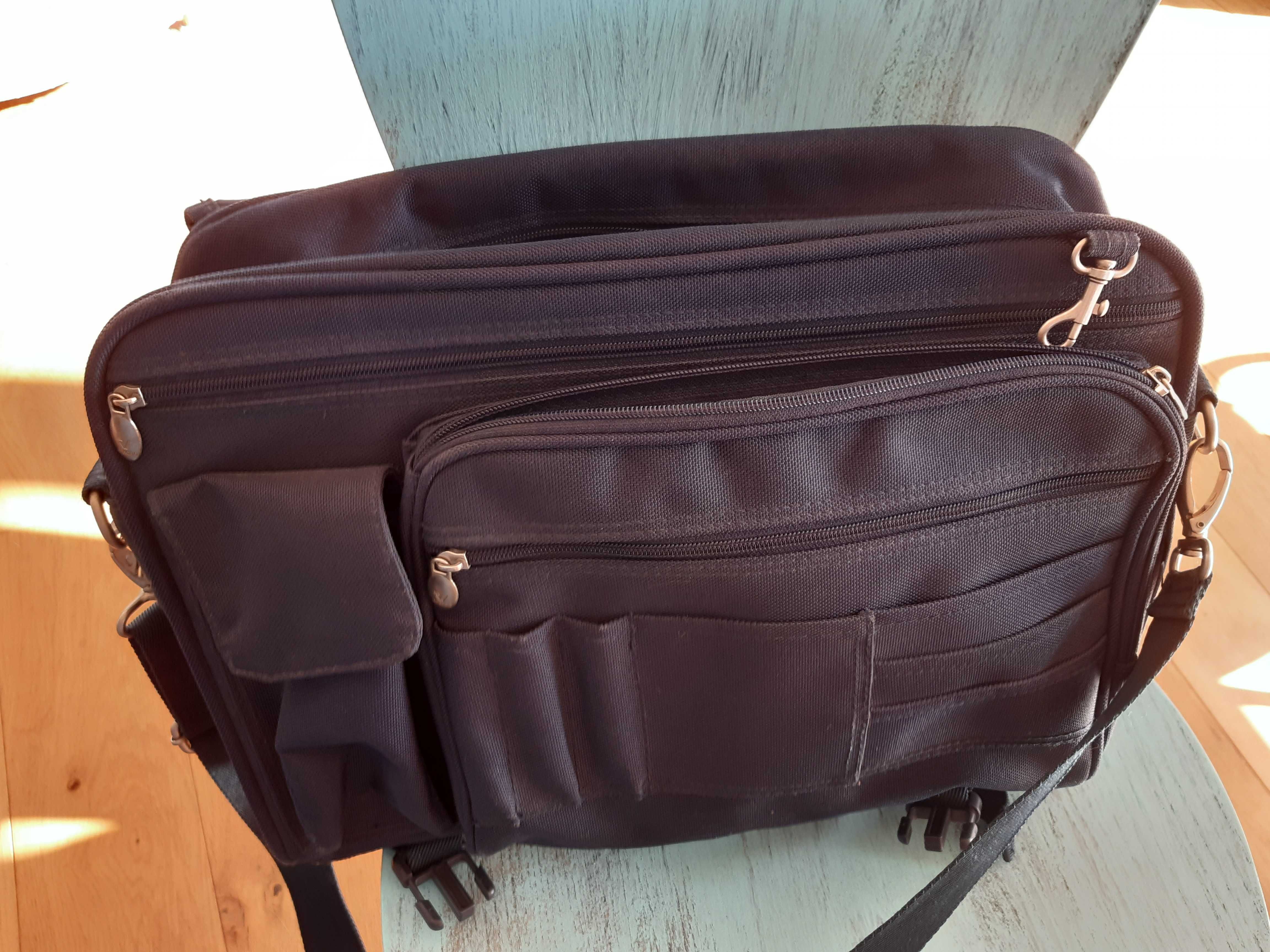 sprzedam granatową torbę Roncato na laptopa