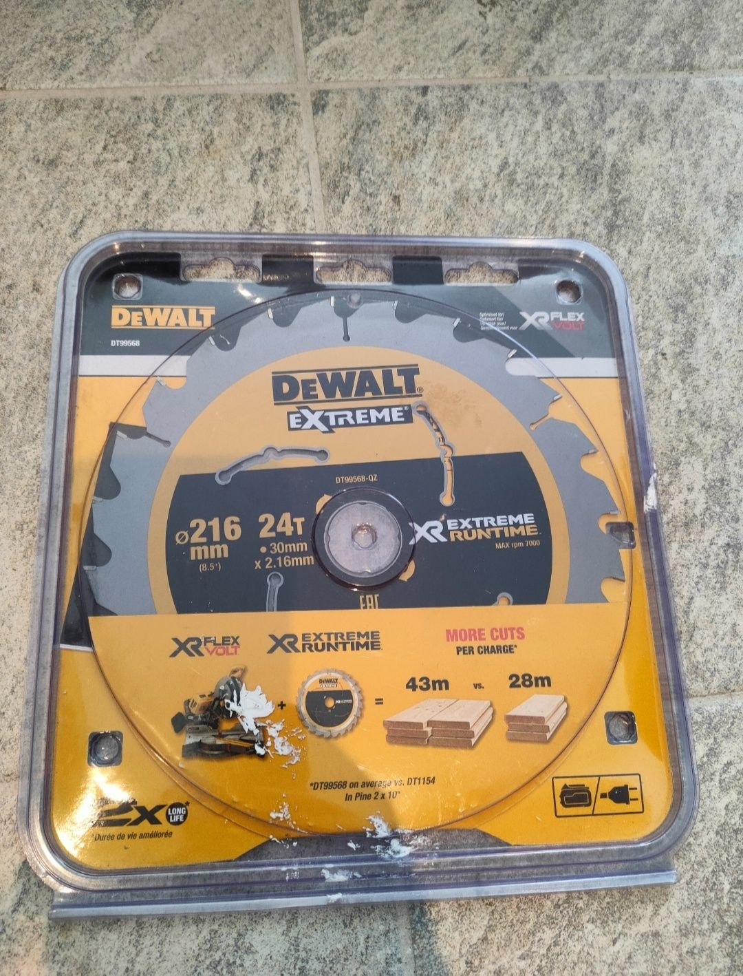 Piła tarczowa XR EXTREME 216 x 24 zęby x 30 z widią DeWalt DT99568