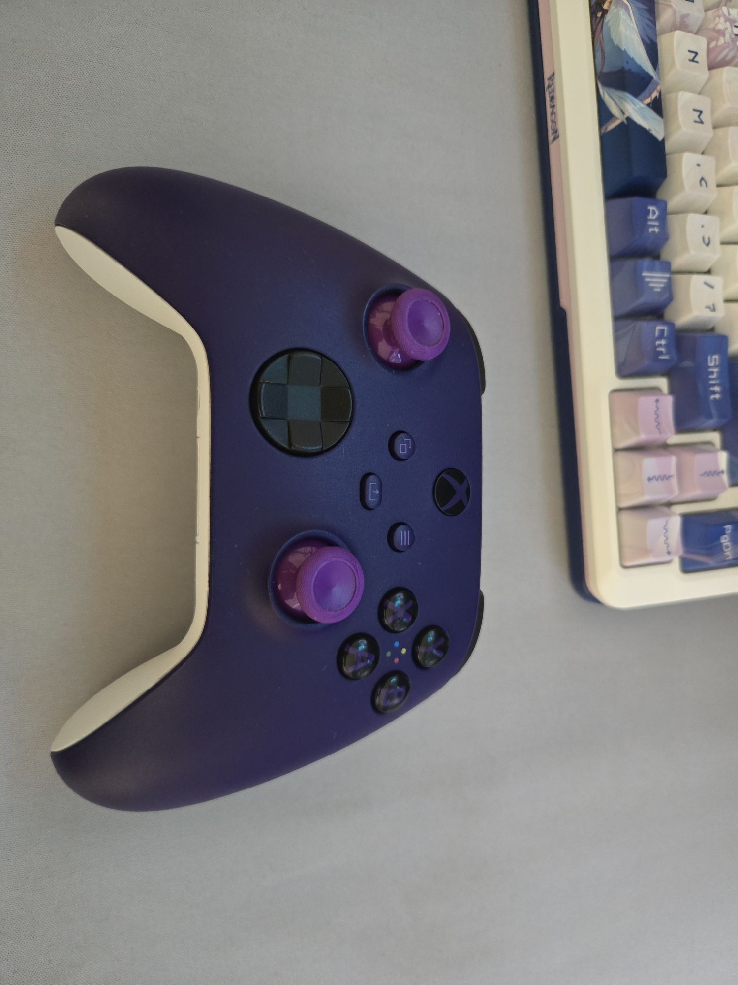 Sprzedam gamepad do xbox series x fioletowy