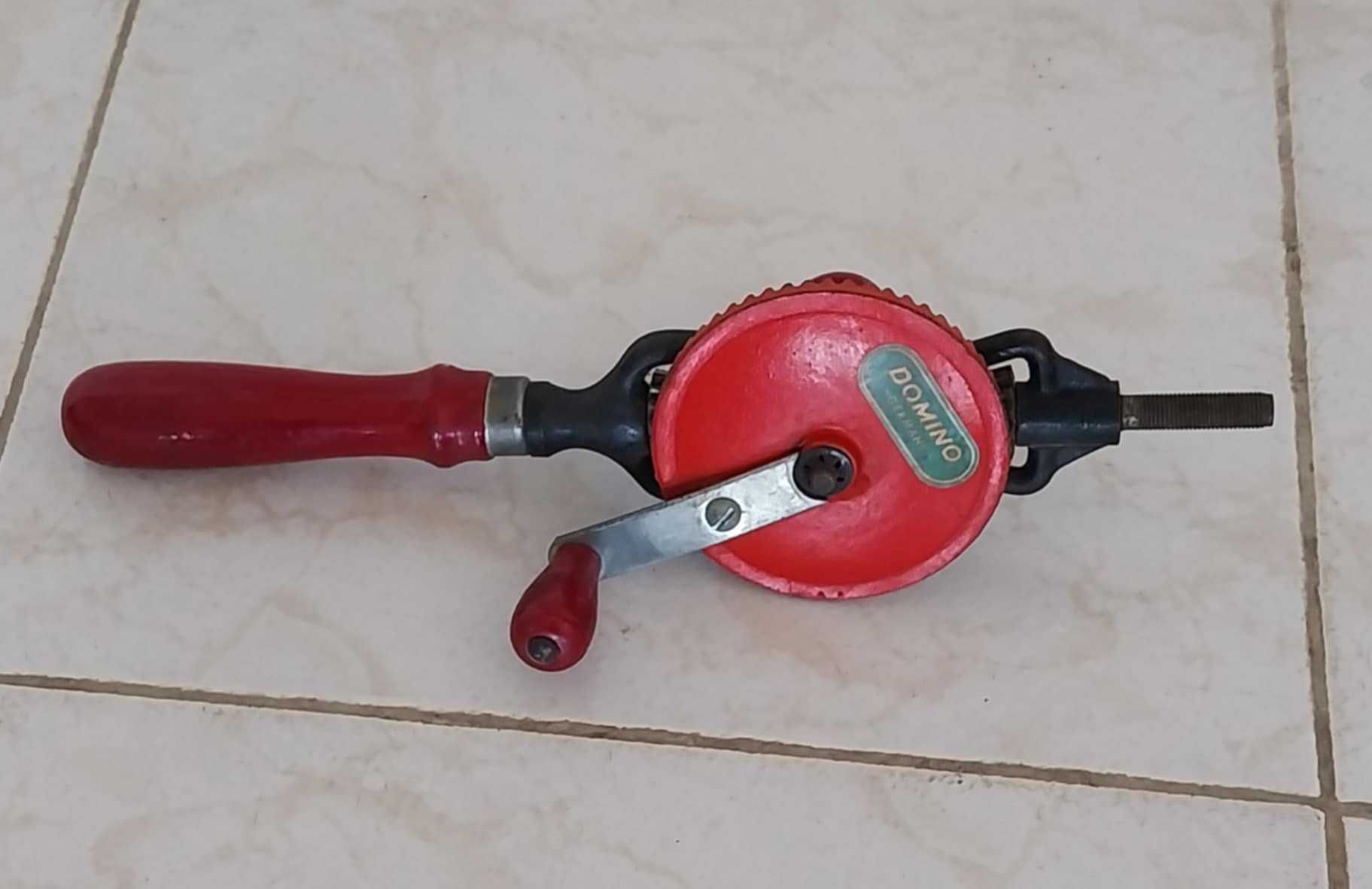 Antigo Engenho de Furar "Berbequim" marca "DOMINO - Germany"