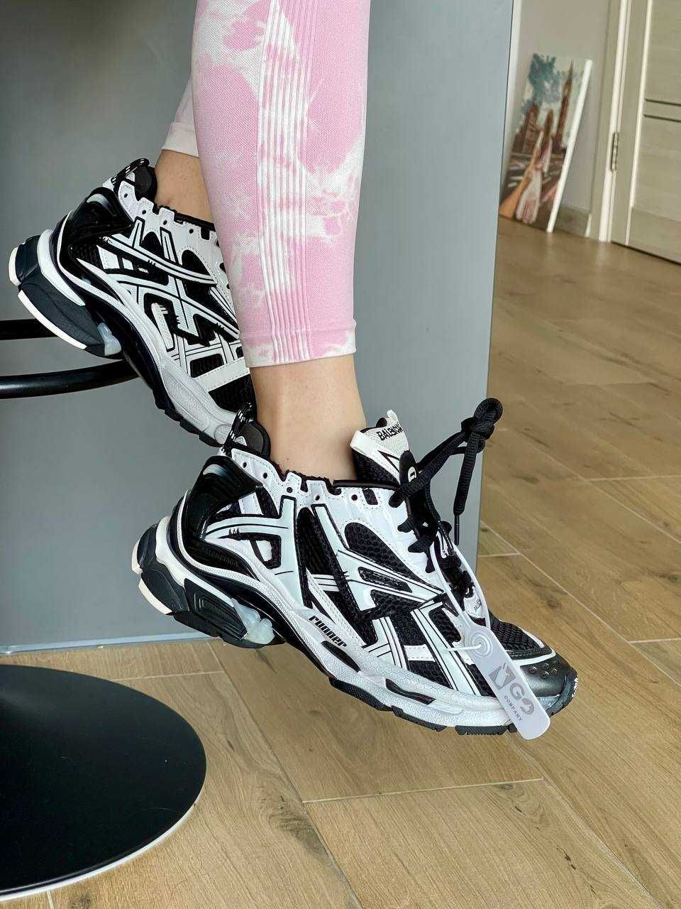 Жіночі кросівки Balenciaga Runner Black White