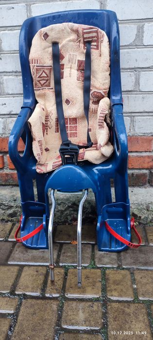 Продам дитяче кріселко на багажник велосипеда.