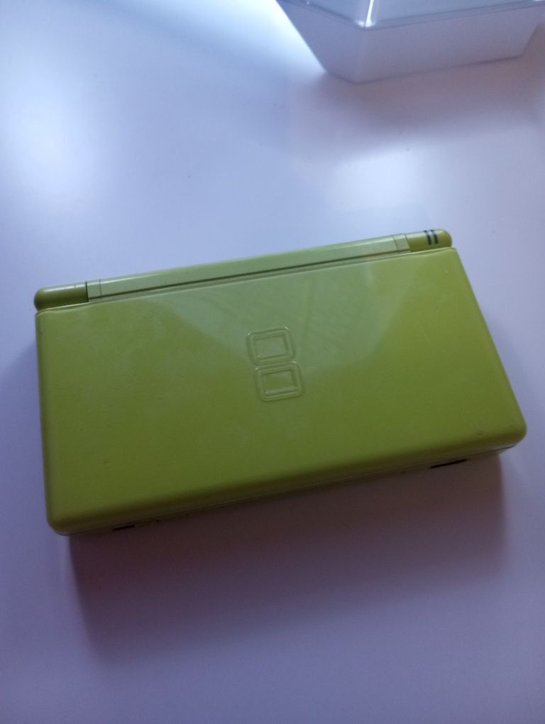 Nintendo ds lite zielon + dwie gry