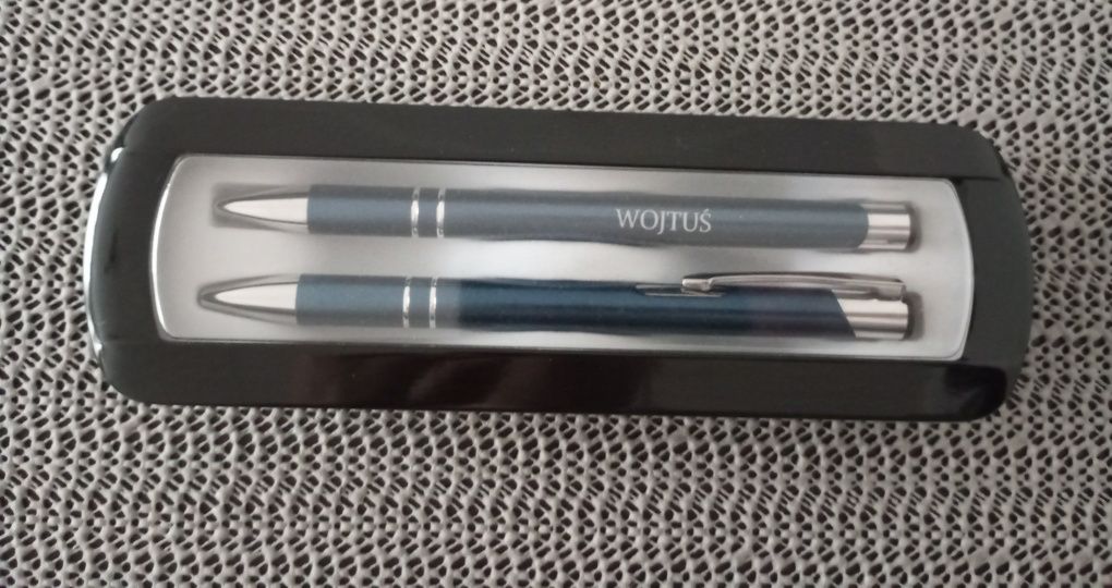 Nowe długopisy z grawerem imienia Wojtuś  w etui na prezent .