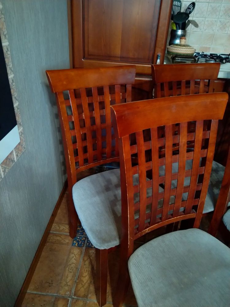 Кухонні стільці дерев'янні