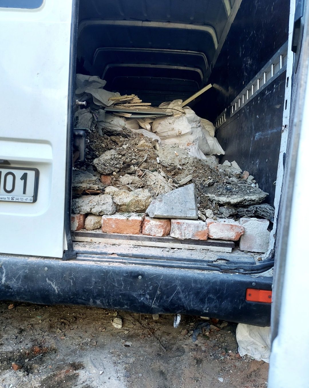 Opróżnienie Meszkań Piwnic Wywóz mebli Likwidacja Meszkań  Garaże