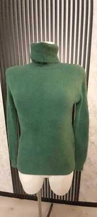 Włochaty sweter z golfem Butelkowa zieleń.