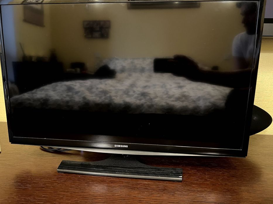 Телевізор Samsung UE28J4100AK – компактний 28″ HD LED