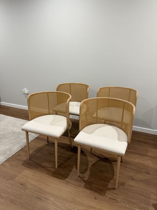 Cadeiras em metal e rattan