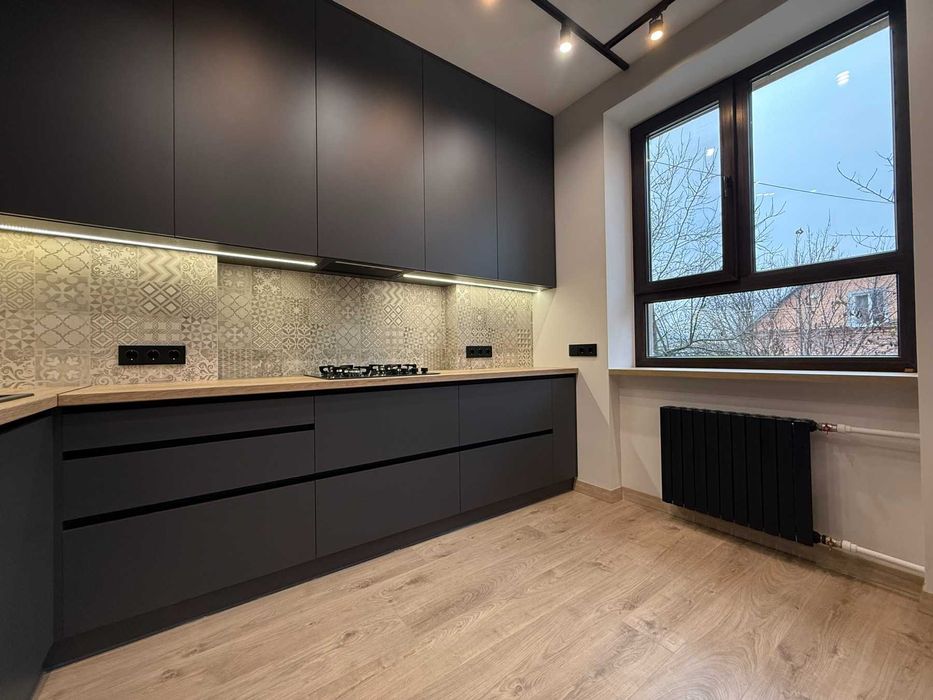 Продаж стильної двокімнатної квартири студії, в центрі міста