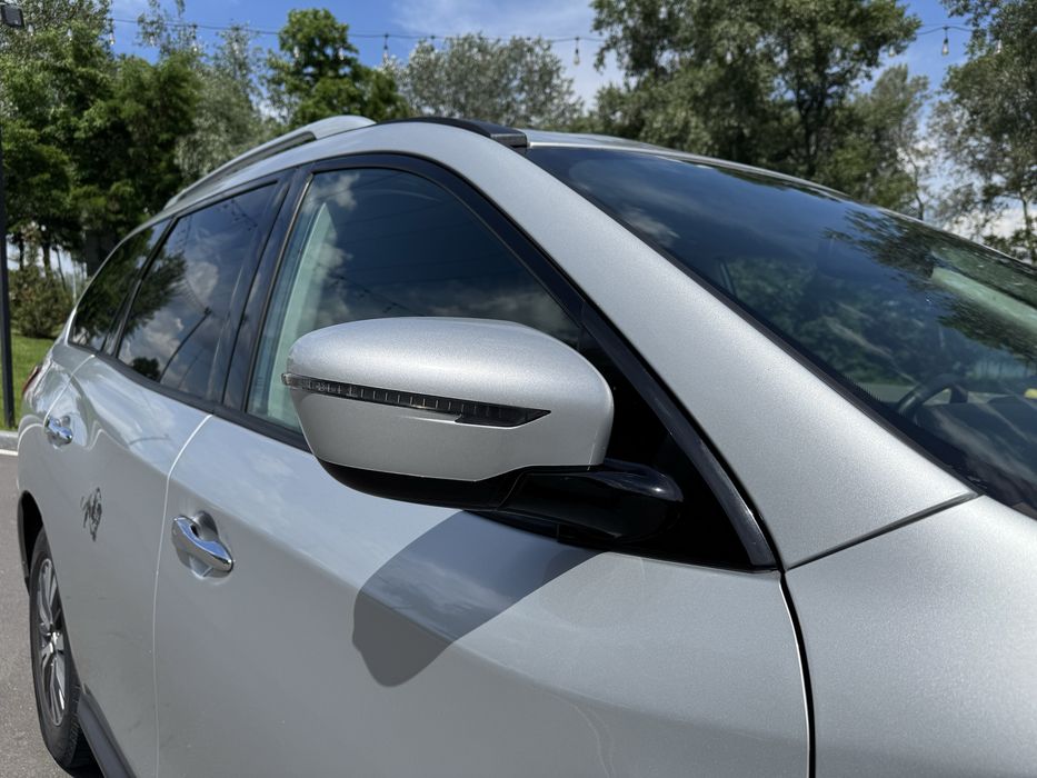 Nissan Pathfinder 2017 року на 4х4