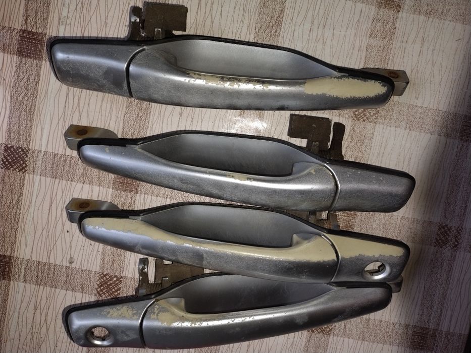 Продаються ручки дверні для mitsubishi grandis 2010 року