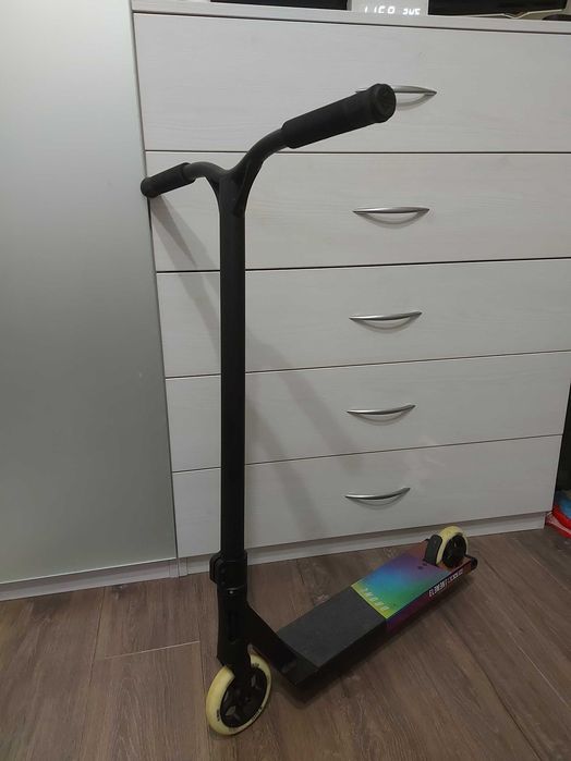 Трюковий самокат Drone Element V1 Pro Чорний / Неохром б/у 3300 грн