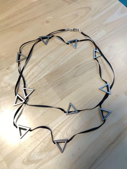 Naszyjnik wisiorek metalowe trójkąty