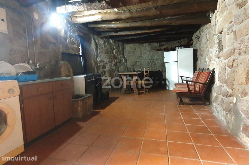 Casa da Esquina: Moradia T3 para venda em Almargem (Viseu)