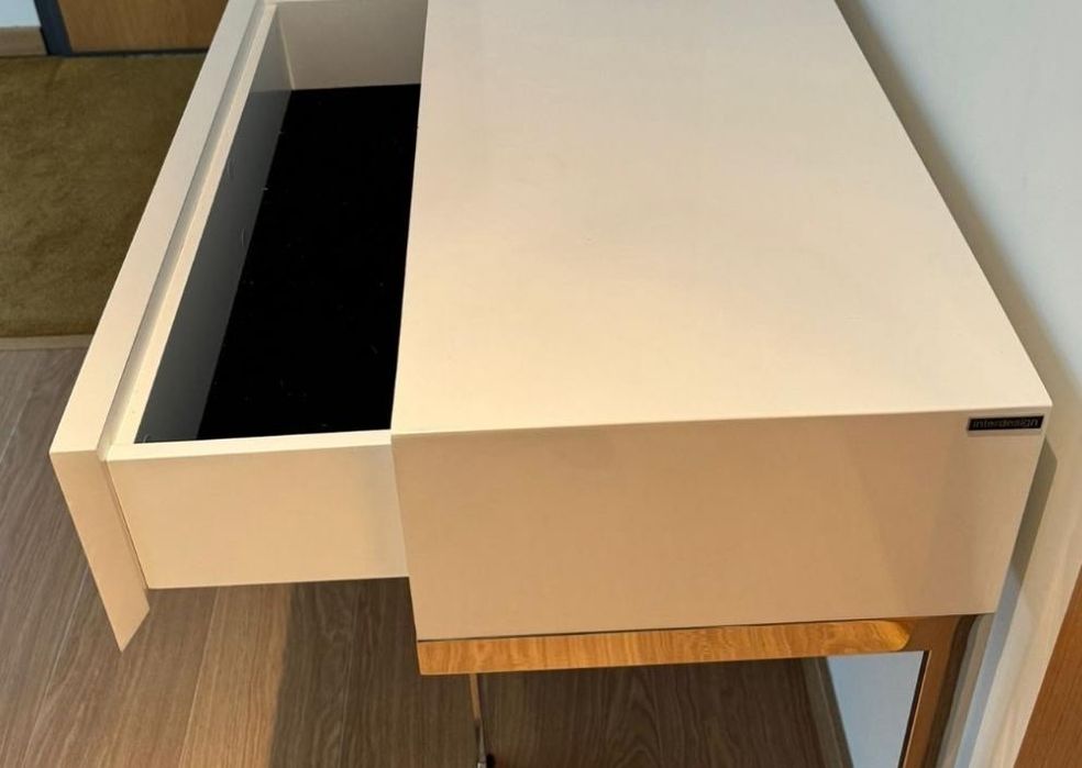 Consola Branca Interdesign
