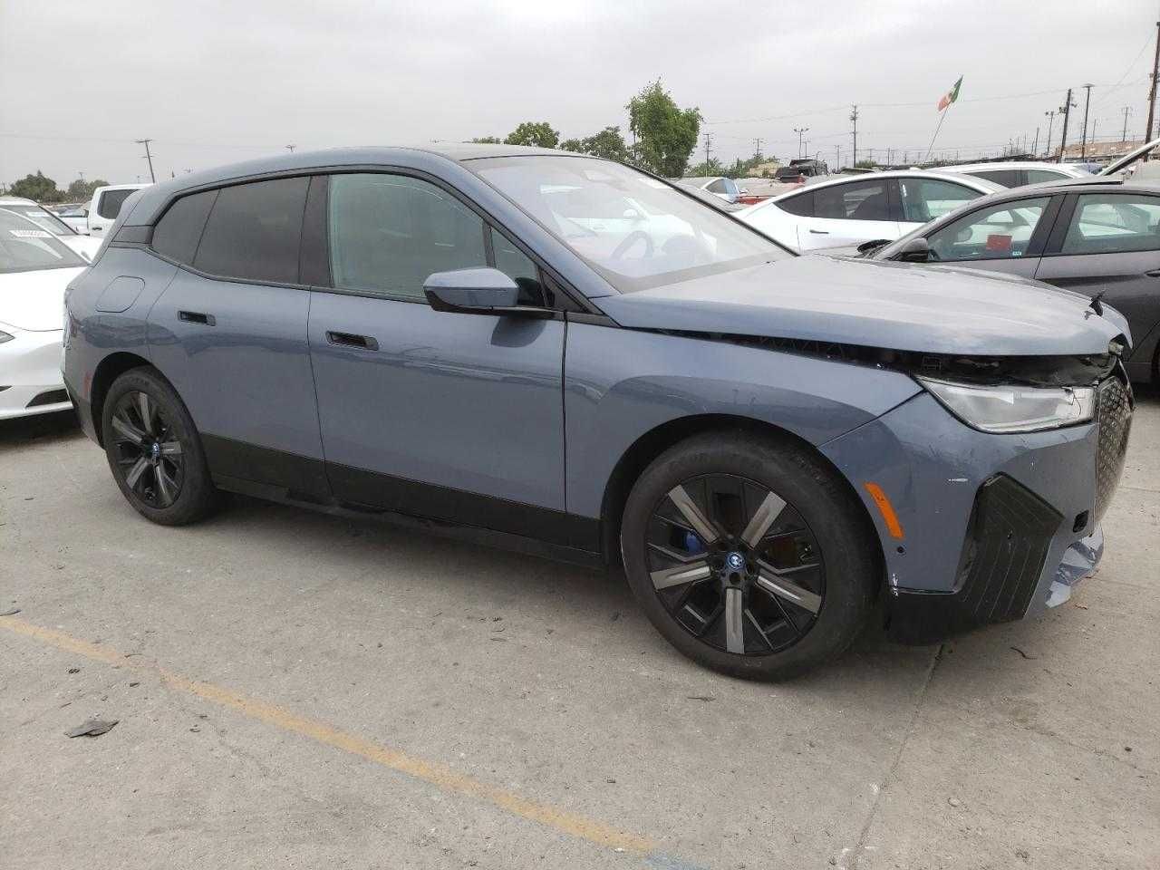 BMW iX I20 Двері / перед / зад / голі / в зборі / в колір / запчастини