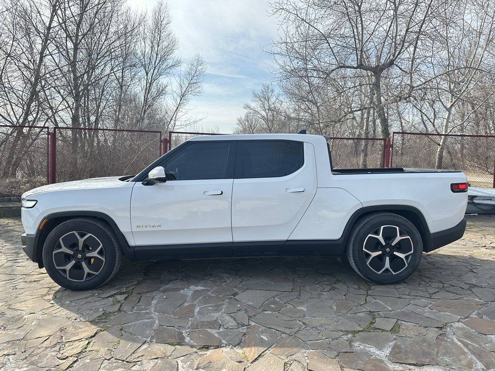 RIVIAN R1T Adventure