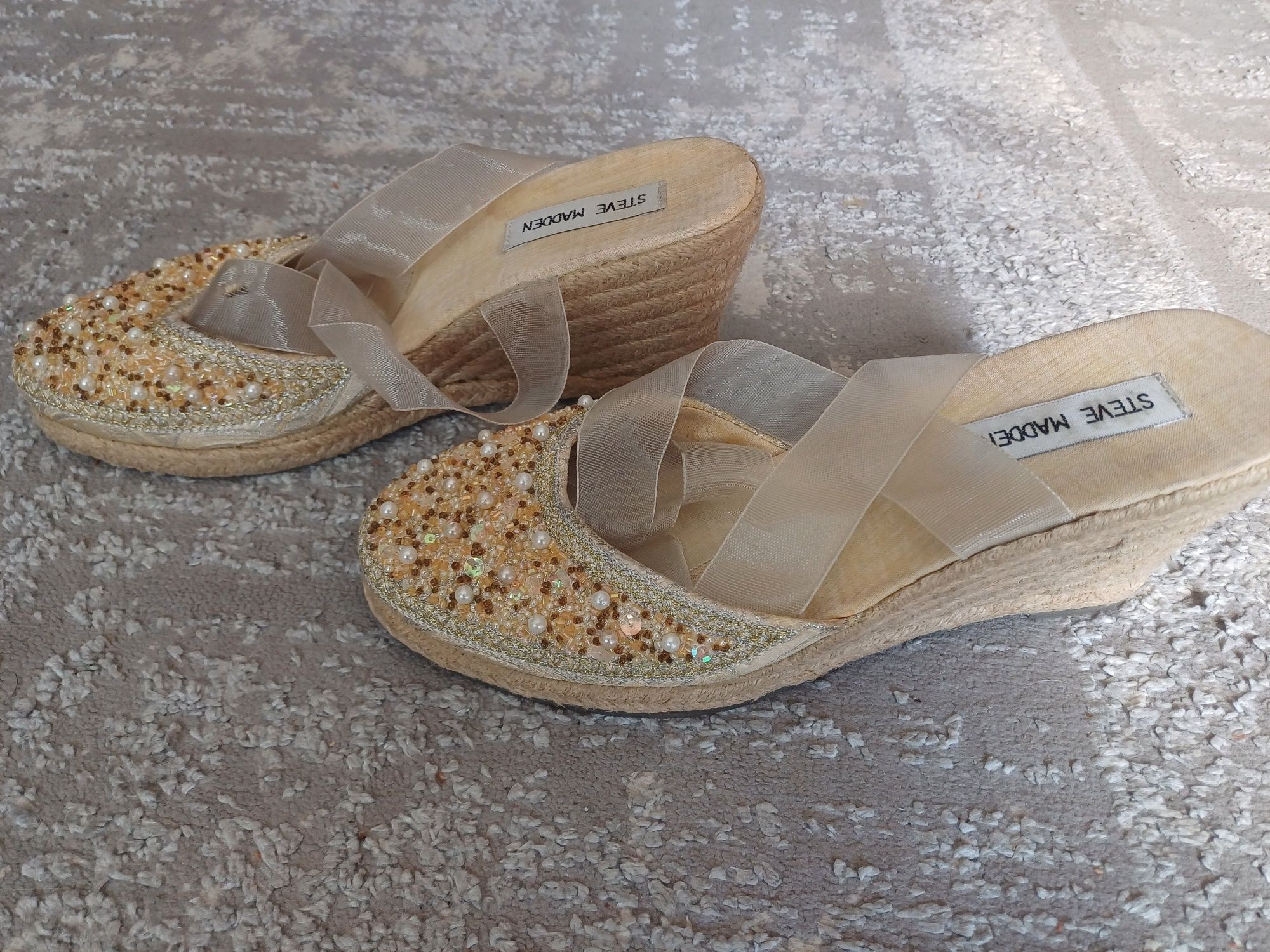 Sandały na koturnie Steve Madden