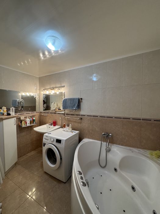 Продаж 2- во кімнатної квартири в центрі міста