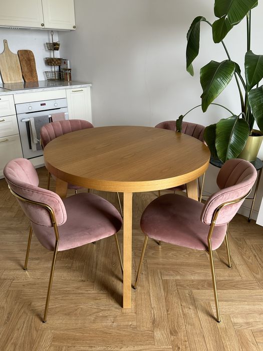 Komplet krzeseł welurowych różowych ze złotym