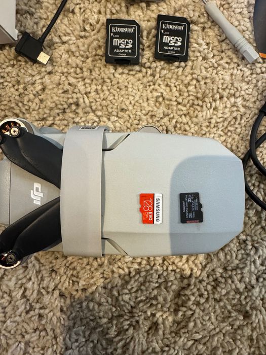 DJI mini 2 dron, 3 baterie, 2 karty SD (128GB i 32GB), jak nowy