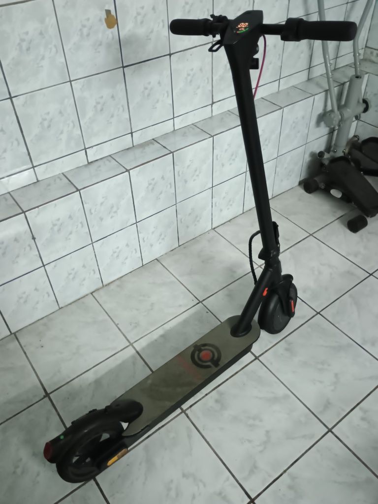 Hulajnoga elektryczny, EO Scooter, City, 20 km/h, czarny, 350 W