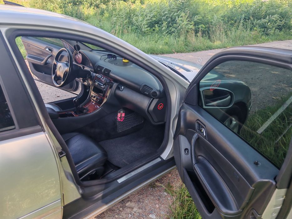 Mercedes-Benz w203 C-Class