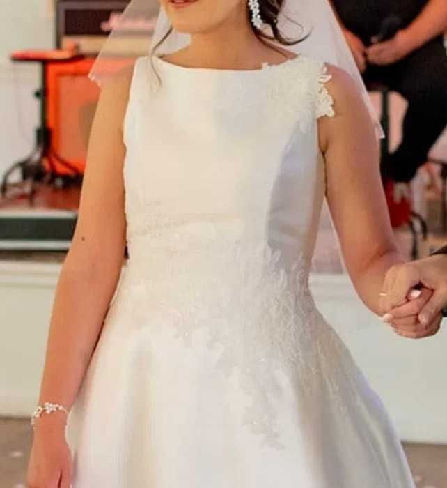 Suknia z tkaniny mikado