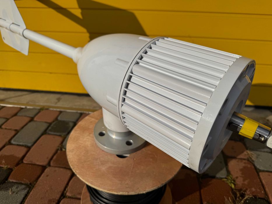 Wiatrak Turbina Wiatrowa 2kW z 7 metrowym masztem