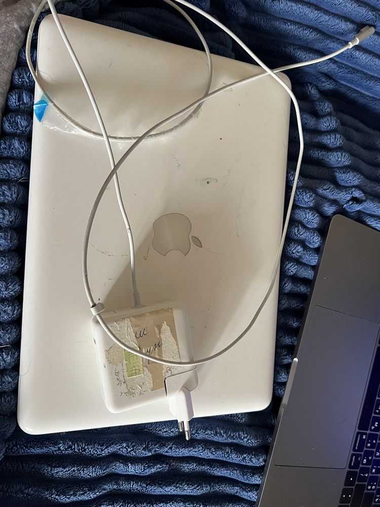 Продам MacBook mid 2010 року