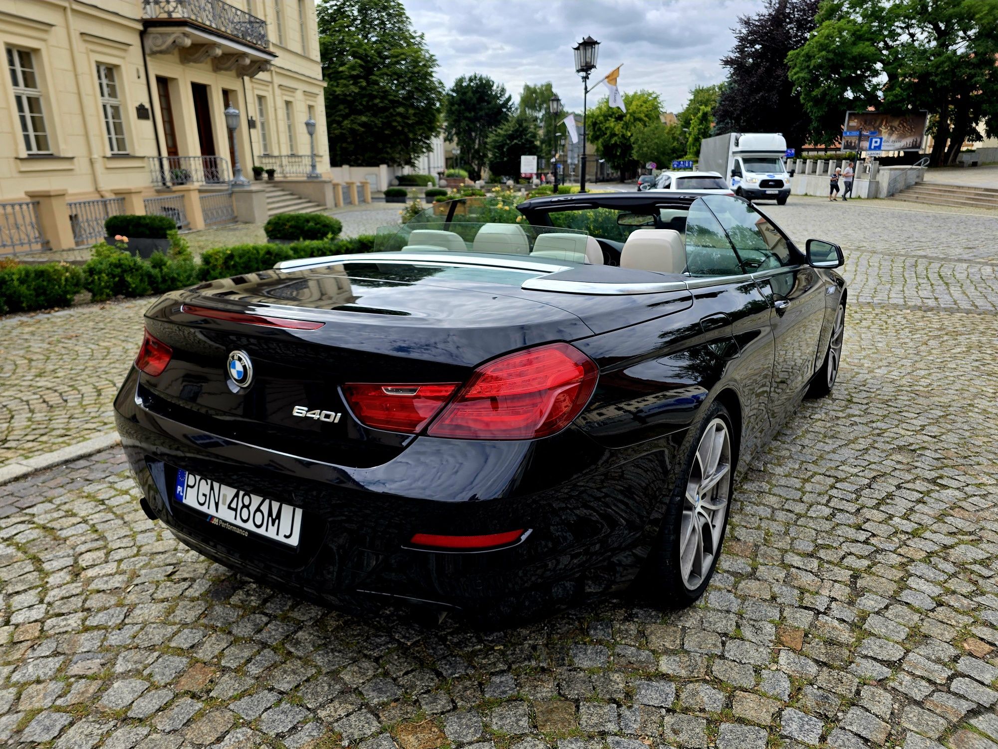 Zamiana BMW 640i AutomatBenzynkaCabrioKlimatronicSkoryHeadUpKameraAluf
