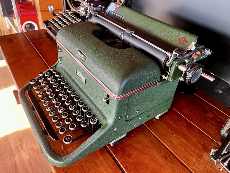 Antiga maquina de escrever Halda