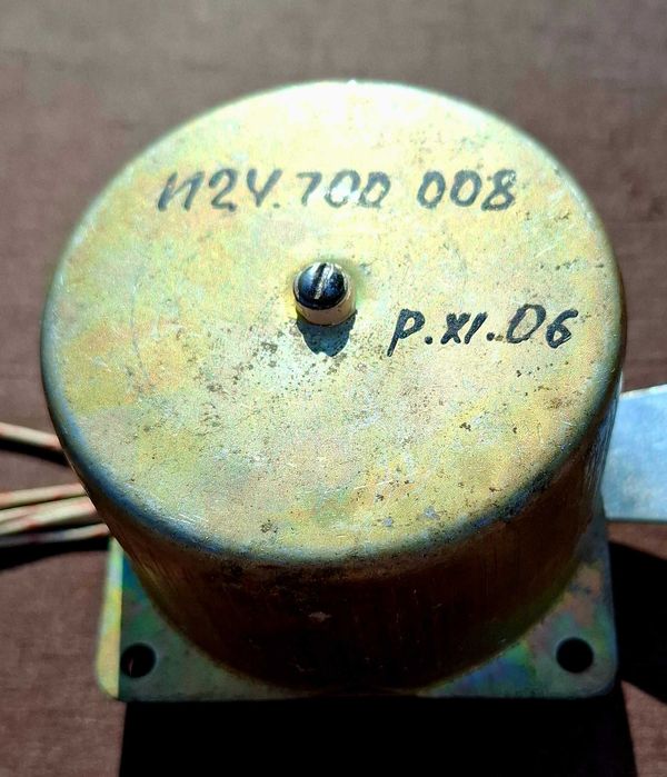 Тороїдальний трансформатор в екранованому металевому ковпаку