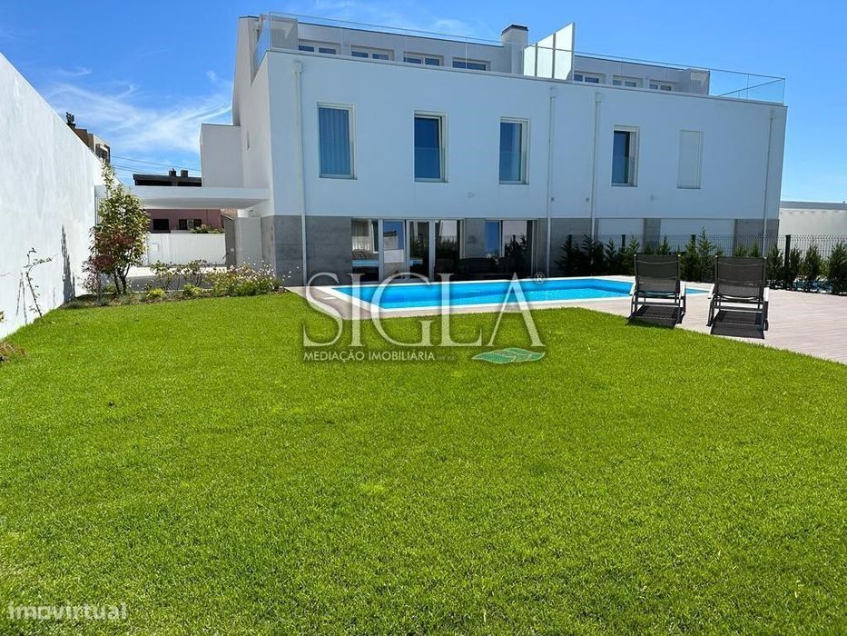 Moradia T5 com piscina na Madalena