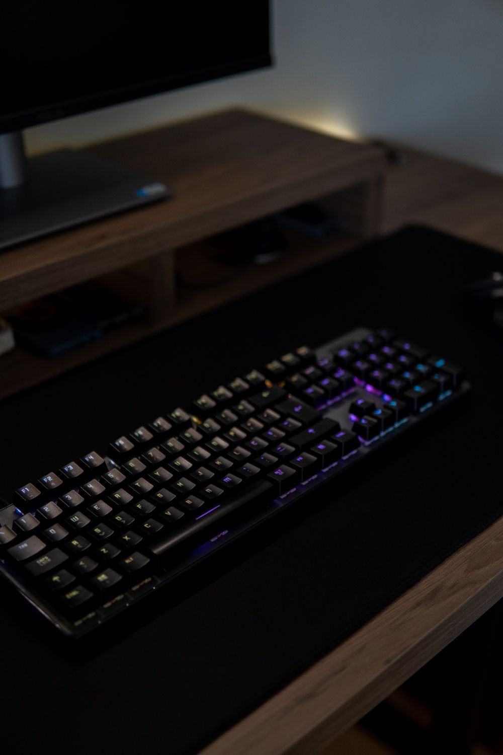 Teclado Mecânico KROM Kernel (Switches Vermelhos) - Como Novo