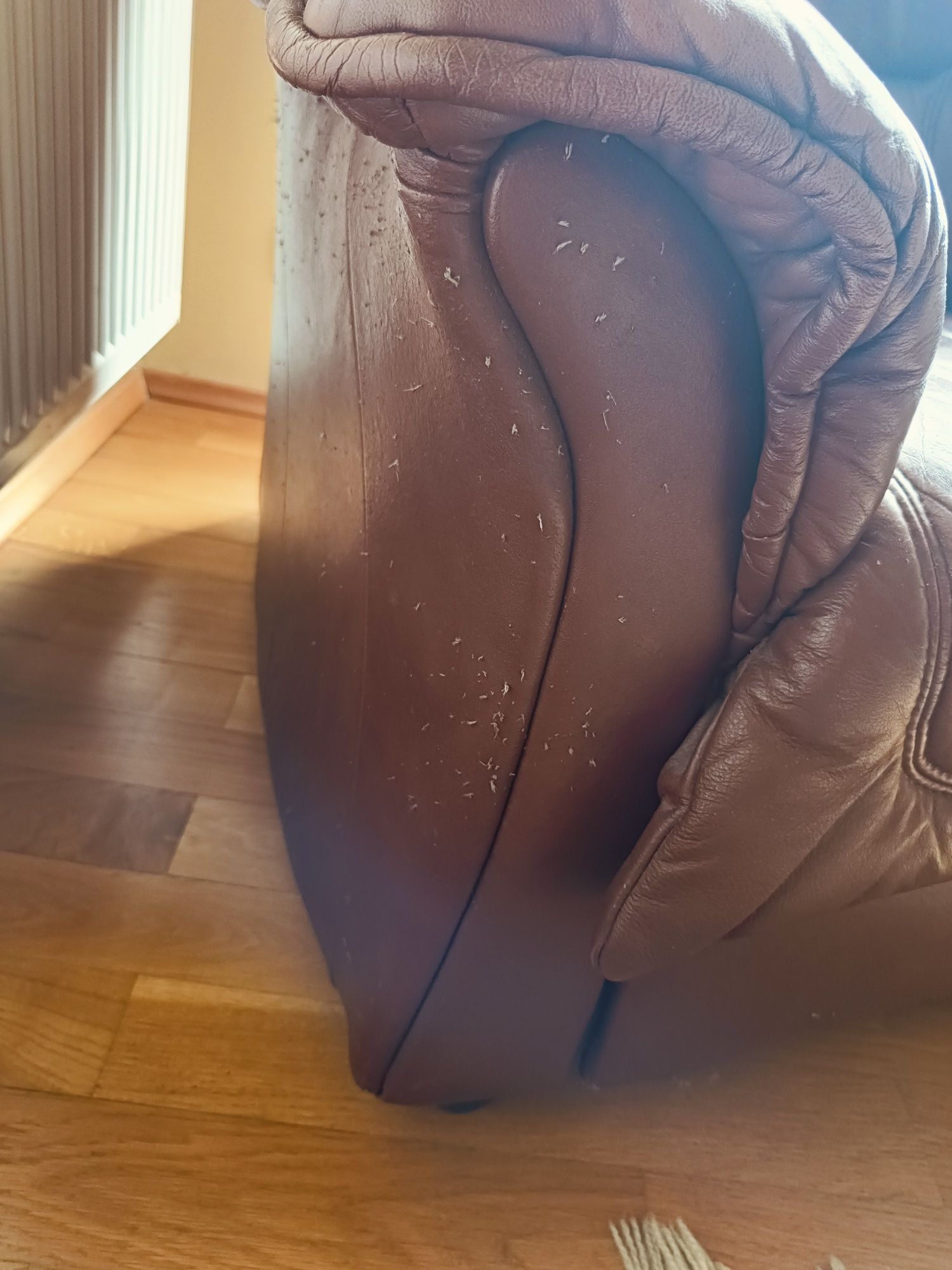 Fotel skórzany z wysuwanym podnóżkiem