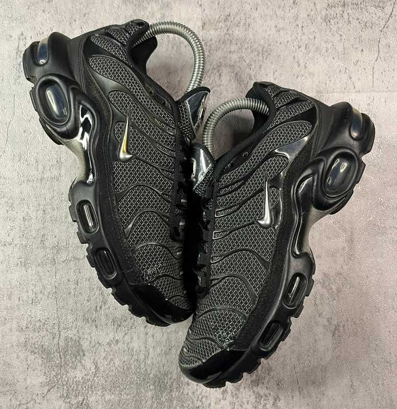 Air Max Plus Black Metallic Silver Size 39EU