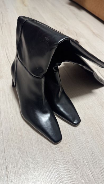 Чоботи на підборах Zara