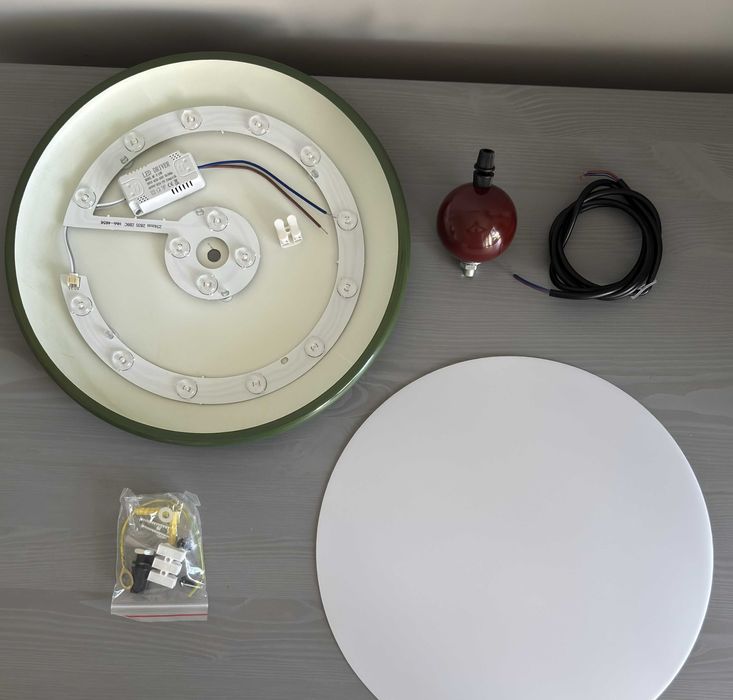 Lampa wisząca retro LED zielono-czerwona do salonu lub kuchni