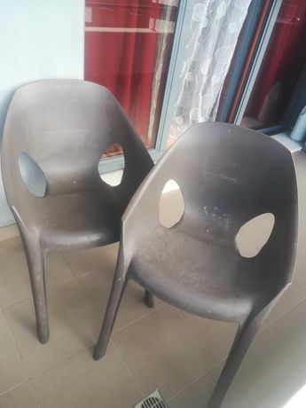 2 Cadeiras exteriores castanhos