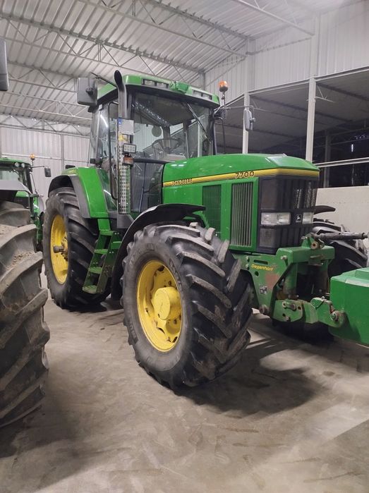 Ciągnik John Deere 7700