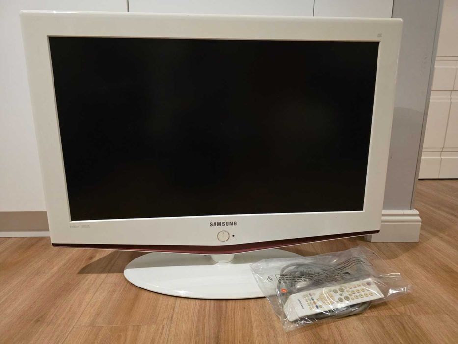 Телевізор Samsung LE32R71W 32 + Android-приставка Xiaomi Mi Box