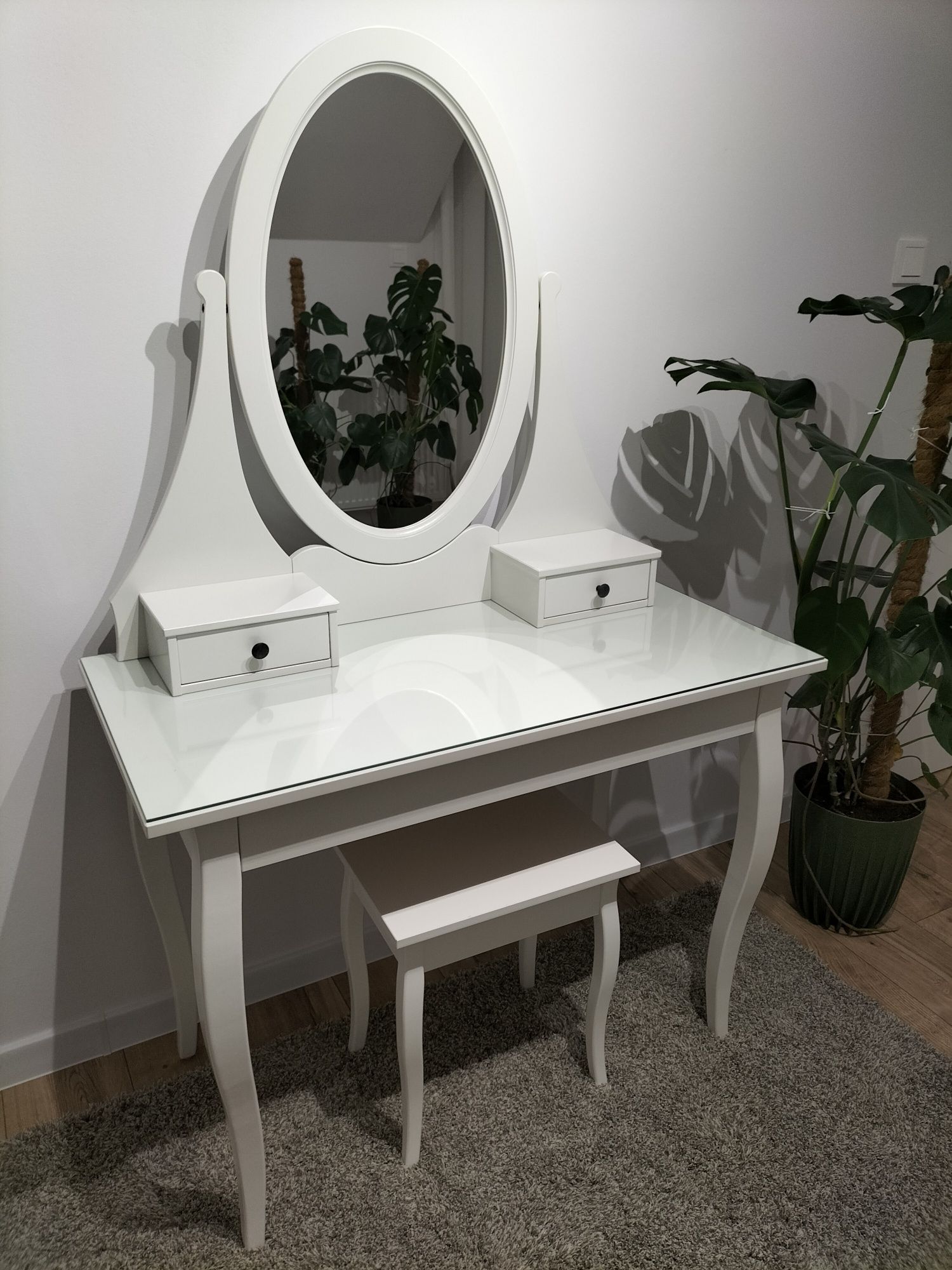 Sprzedam toaletkę Ikea Hemnes + taboret Tinius