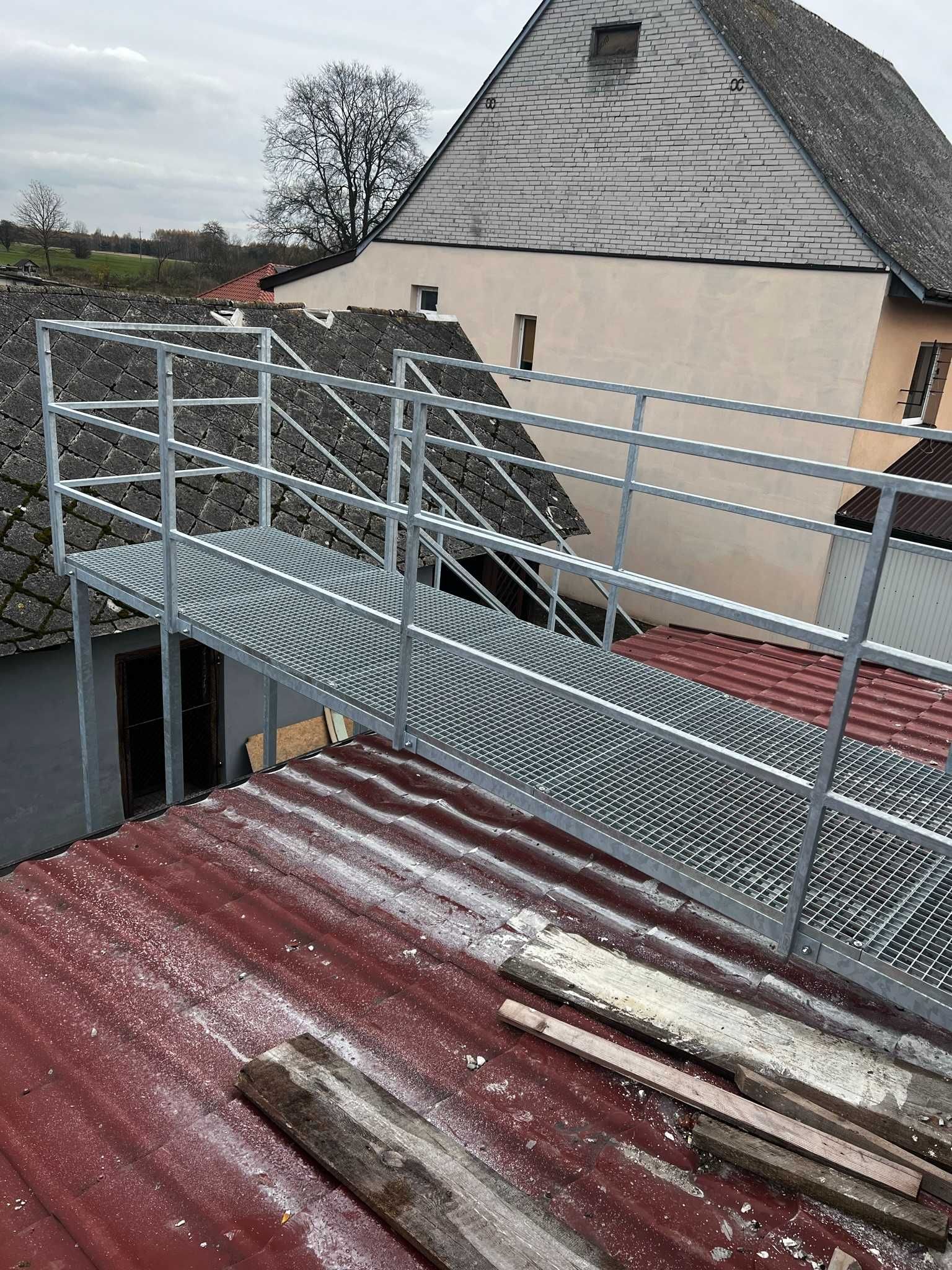Schody metalowe zewnętrzne  stalowe techniczne krata
