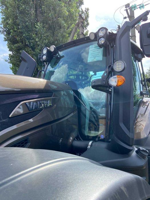 Трактор Valtra T235