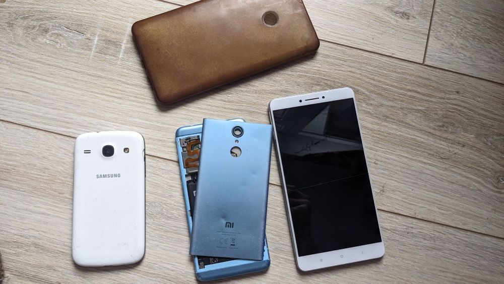 Телефони на запчастини