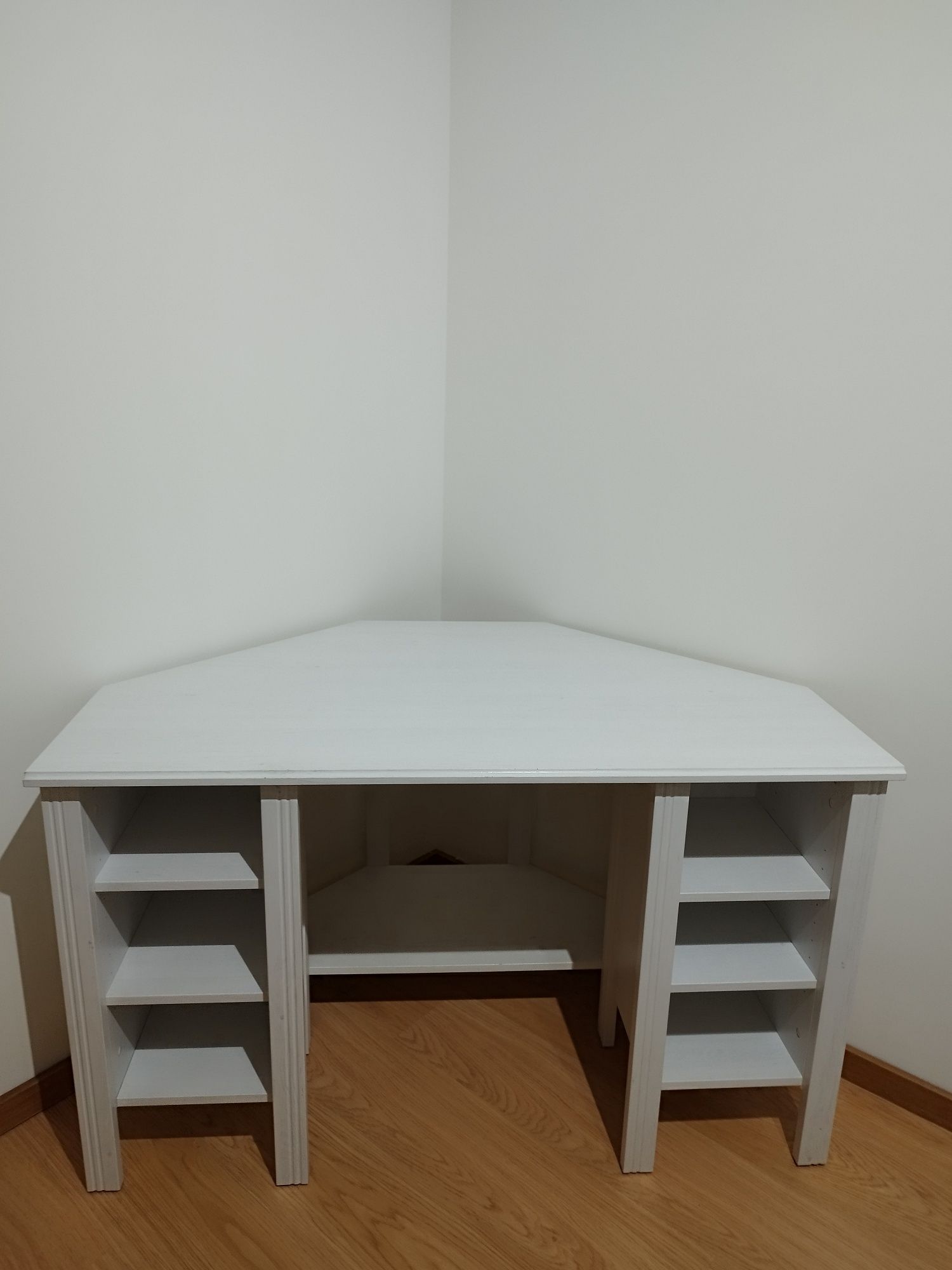 BRUSALI - secretária de canto IKEA