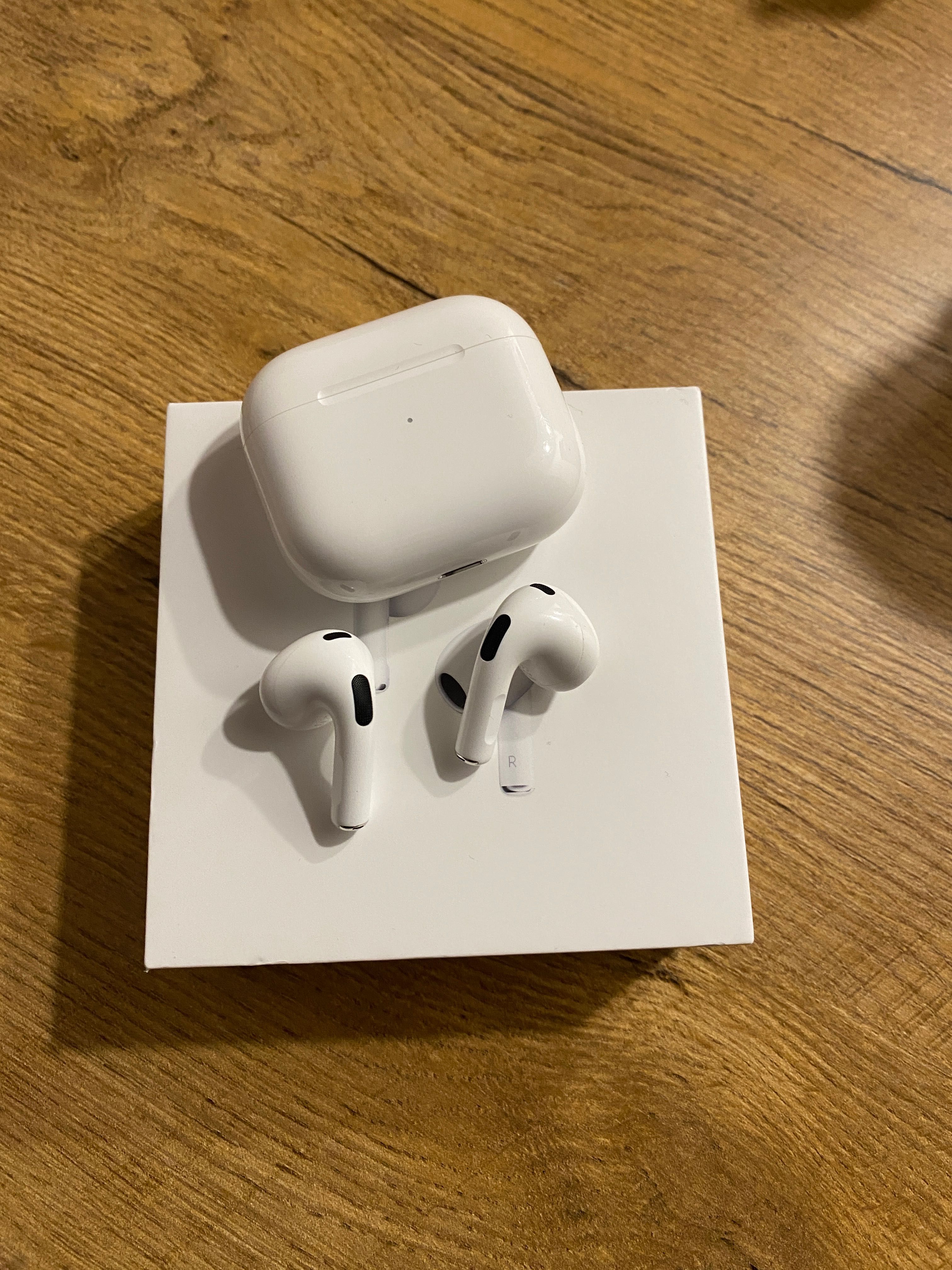 AirPods 3 Apple 5 lat gwarancji na każdą okazję. Kupiłem 1 lutego 2023