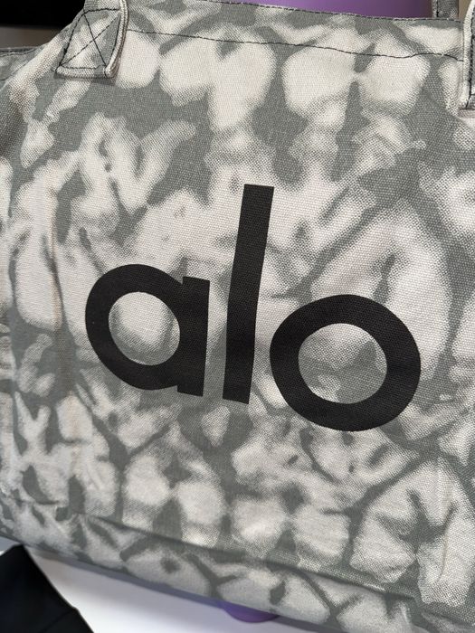 Сумка шопер Alo yoga з твердими ручками